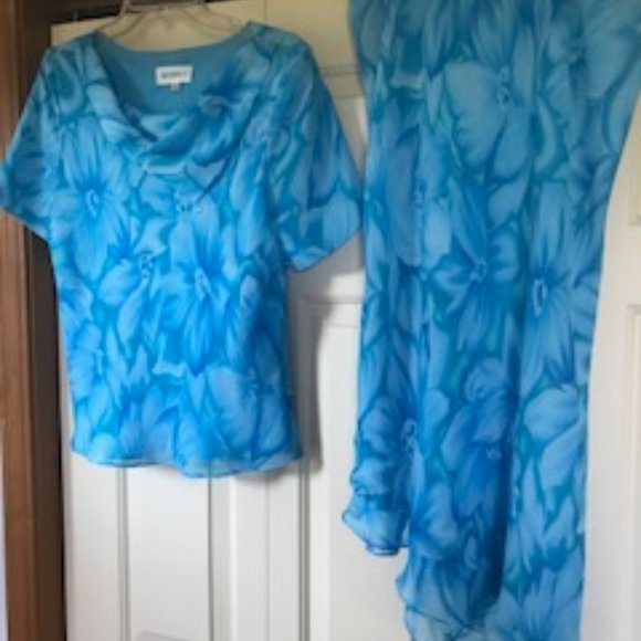 Studio 1 light blue 2 piece floral top and skirt - Picture 1 of 1